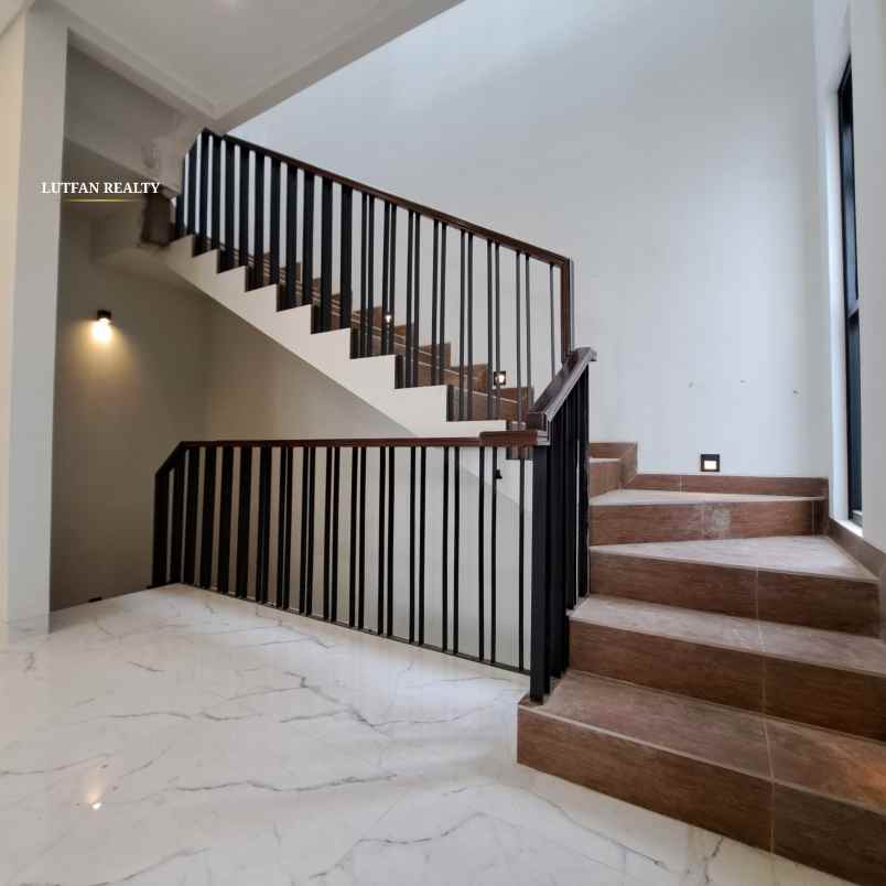 rumah modern kontemporer jagakarsa