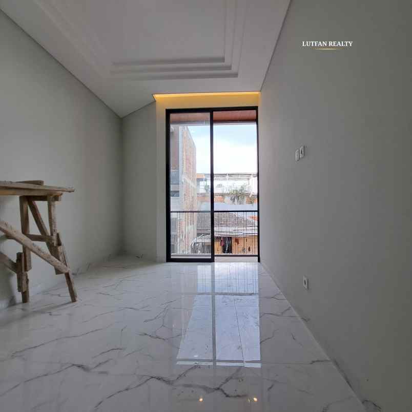 rumah modern kontemporer jagakarsa