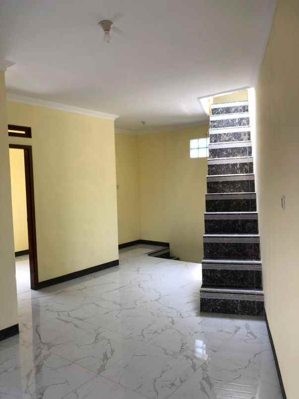 rumah murah ngamprah bandung barat dua lantai