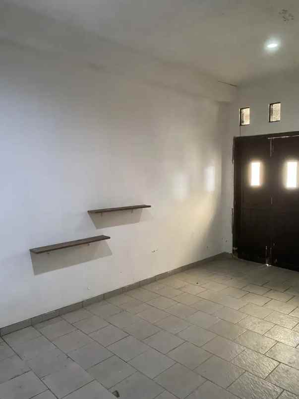 rumah pinggir jalan 100 meter ke tebet eco park