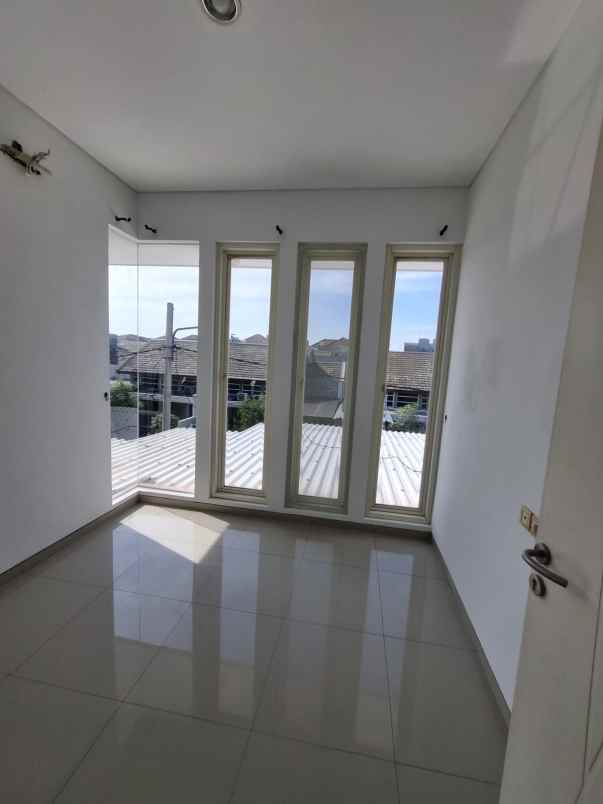 rumah second minimalis dekat pakuwon city galaxy mall