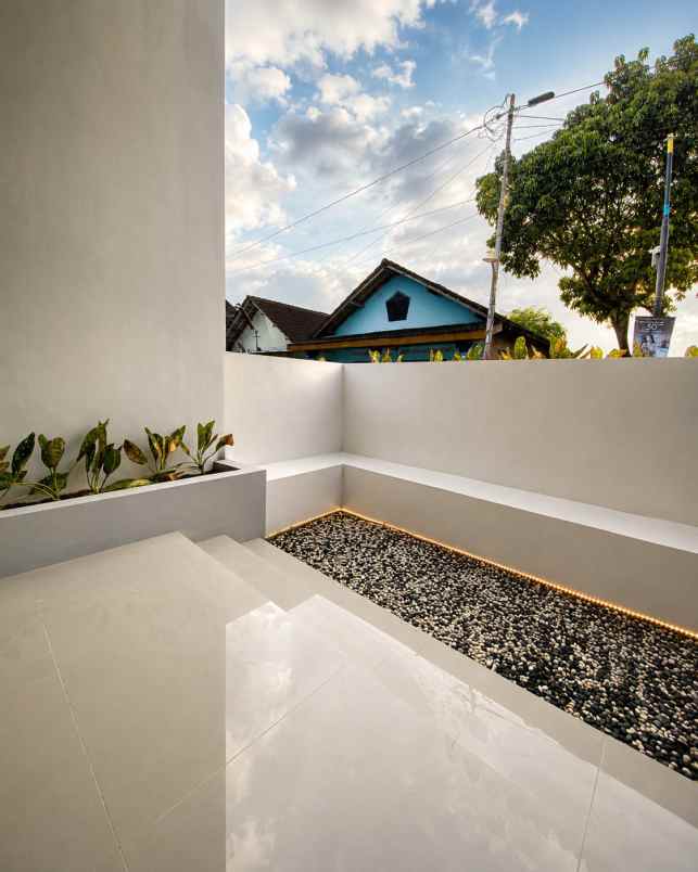 rumah siap huni dekat bandara adisutjipto