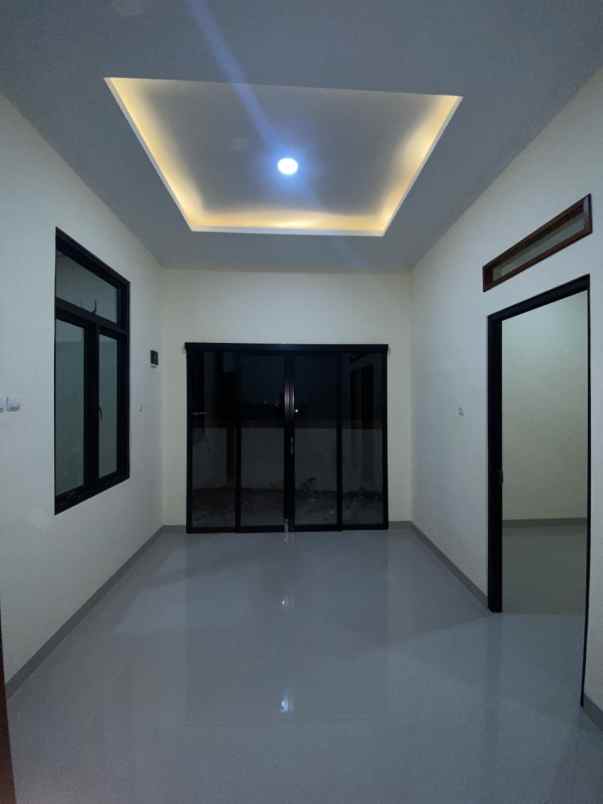 rumah siap huni pinggir jalan di kota depok strategis