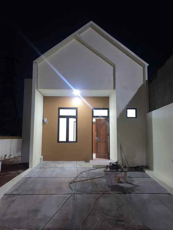 rumah siap huni pinggir jalan di kota depok strategis