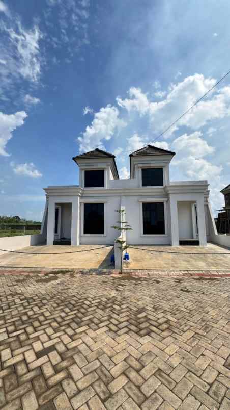 rumah sultan minimalis modern lokasi kepanjen malang