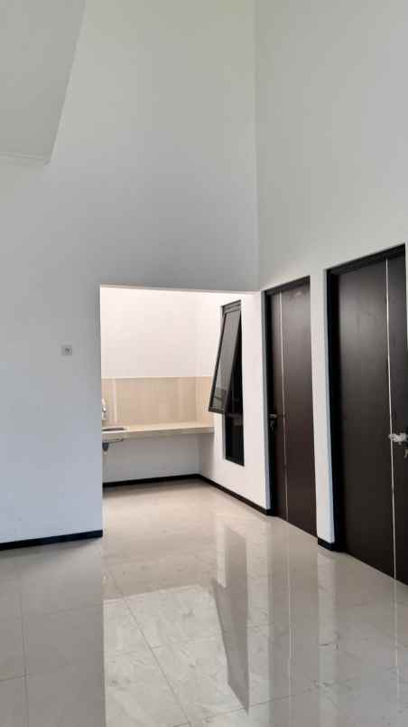 rumah sultan minimalis modern lokasi kepanjen malang