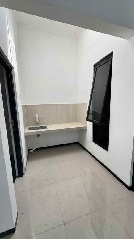 rumah sultan minimalis modern lokasi kepanjen malang