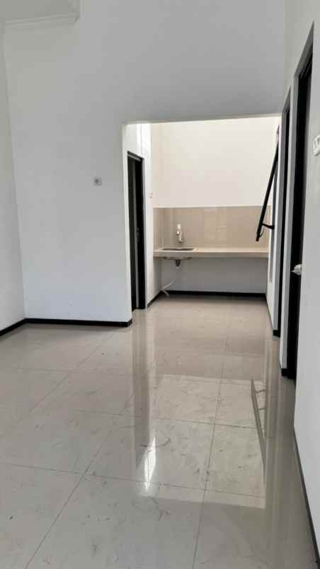 rumah sultan minimalis modern lokasi kepanjen malang