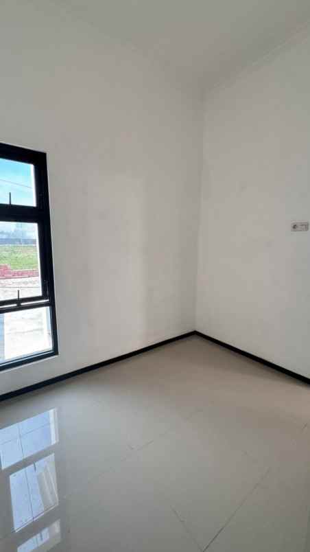 rumah sultan minimalis modern lokasi kepanjen malang