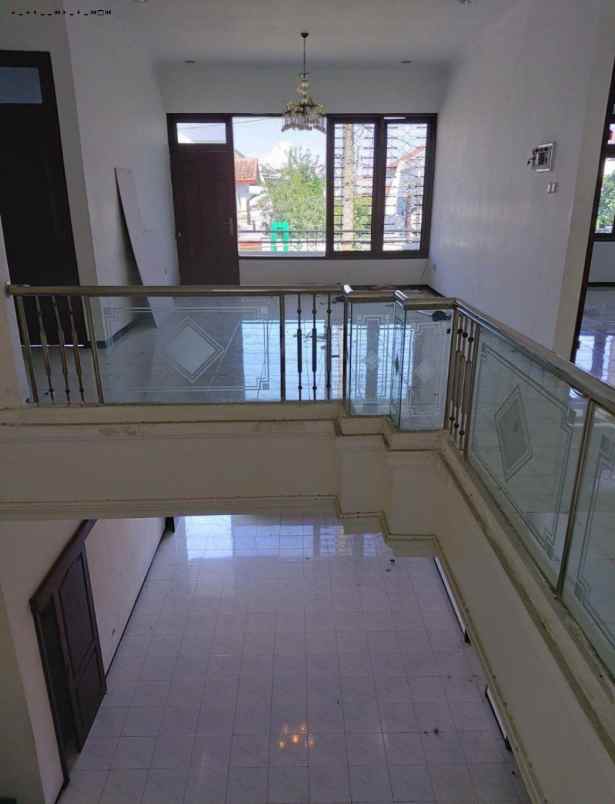 rumah sutorejo utara strategis pln 2200 watt