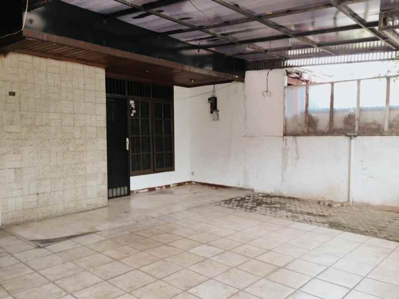 rumah tenang dan aman di komplek pesanggrahan permai