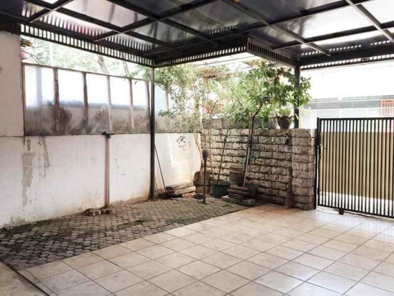 rumah tenang dan aman di komplek pesanggrahan permai