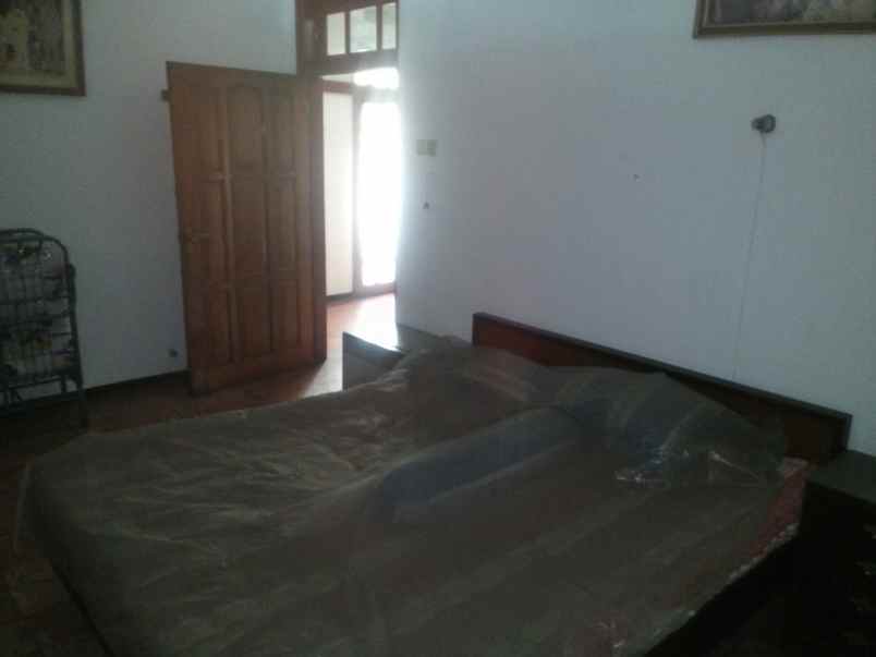 rumah tepi jalan dekat rumah