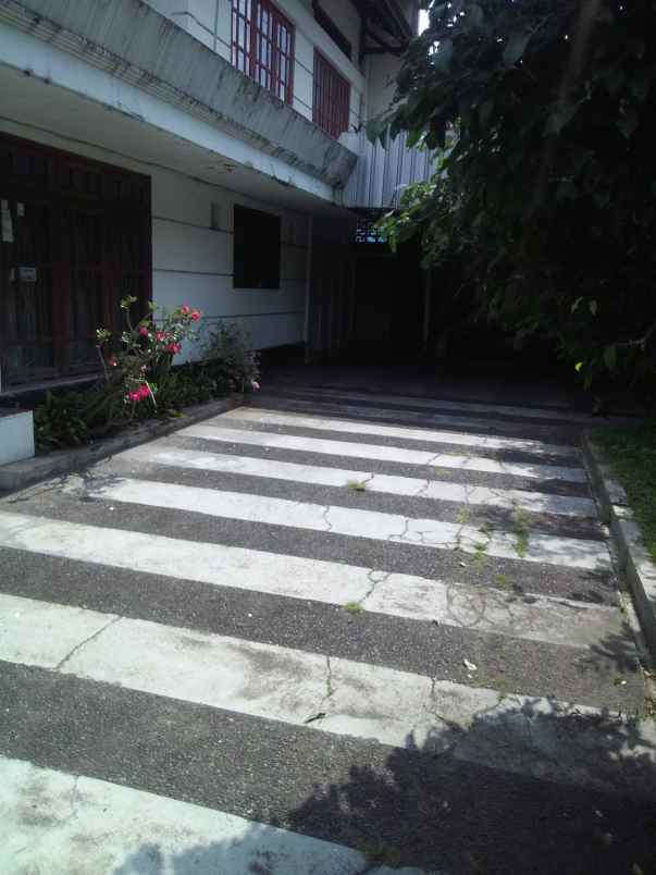 rumah tepi jalan dekat rumah