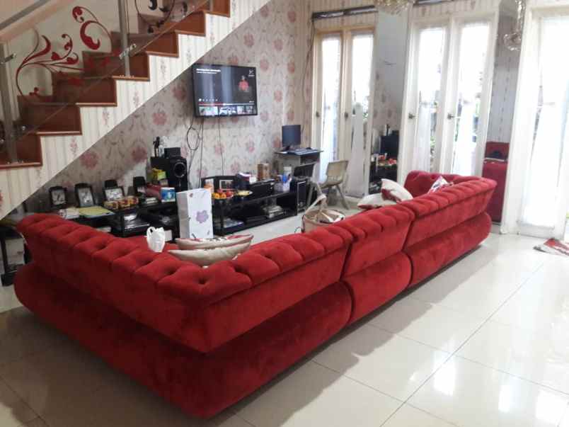 rumah tinggal di jalan surya sumantri bandung