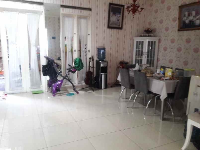 rumah tinggal di jalan surya sumantri dekat pasteur