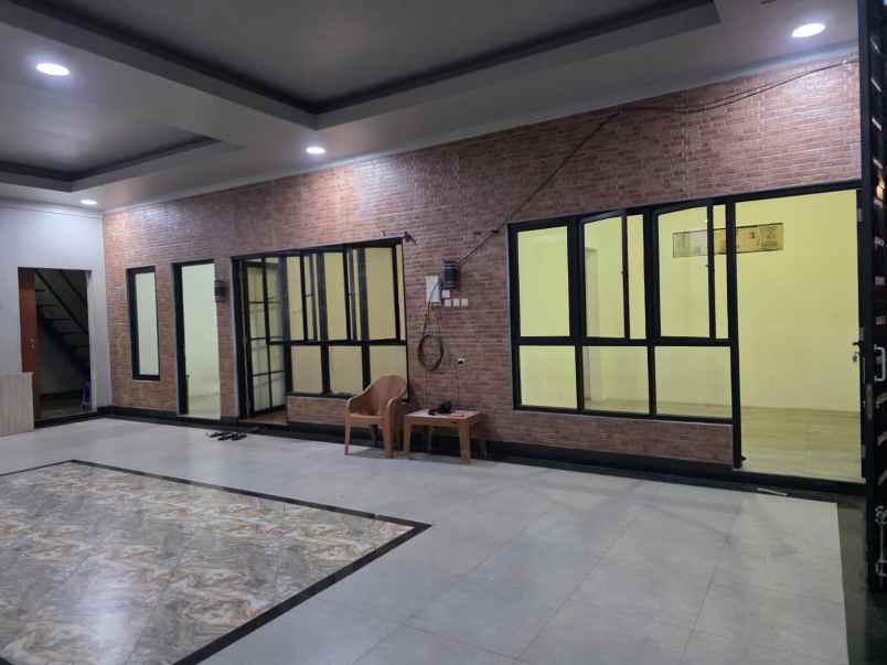 sewa rumah kantor usaha dekat halim