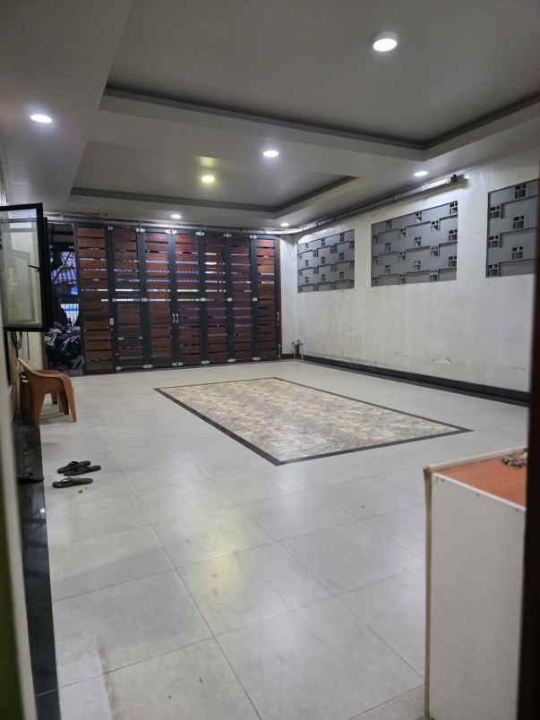 sewa rumah kantor usaha dekat halim