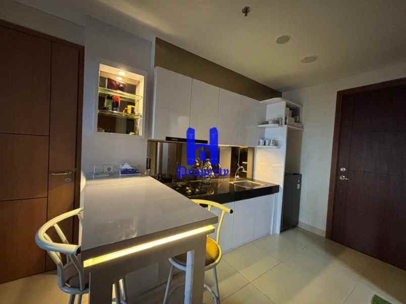 dijual apartemen the reiz condo jalan
