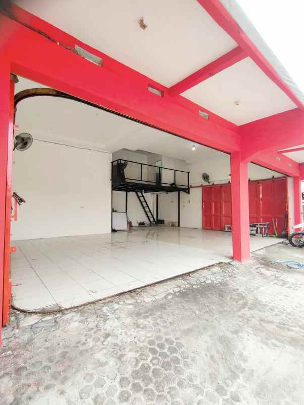 dijual ruko bekas showroom mobil di kalaiabangbtengah