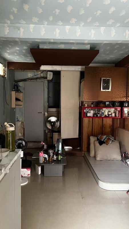 dijual rumah 2 lantai di kembangan dekat mall tol