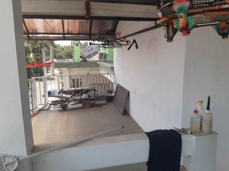 dijual rumah 2 lantai di perumahan taman gading jember