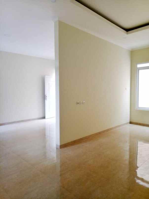 dijual rumah antapani