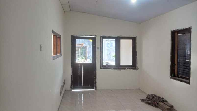 dijual rumah besar mojosari mojokerto