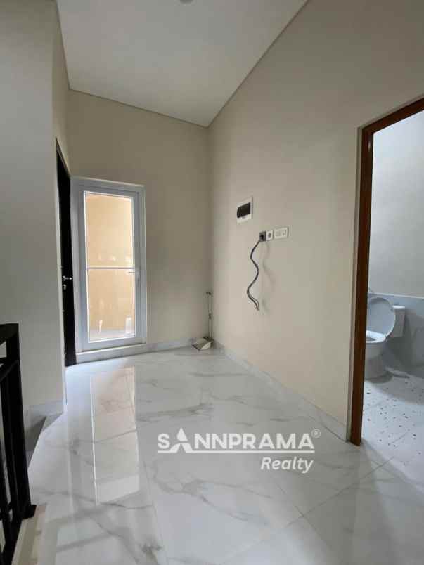 dijual rumah cakra limo depok