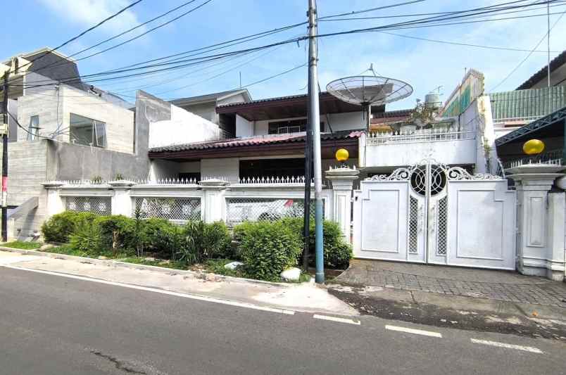 dijual rumah cemapak putih tengah