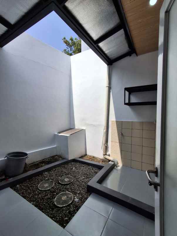 dijual rumah cihanjuang