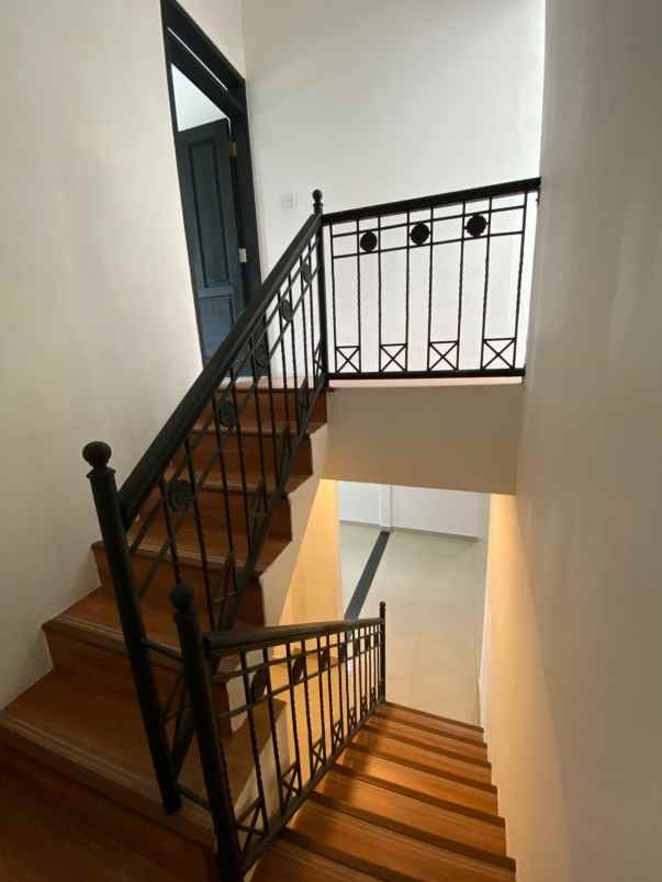 dijual rumah ciledug