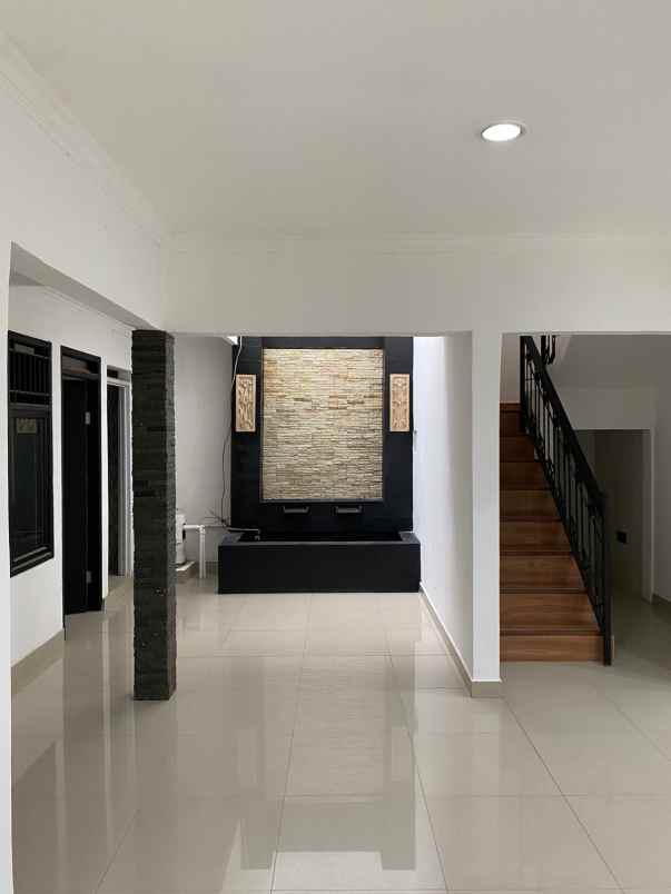 dijual rumah ciledug