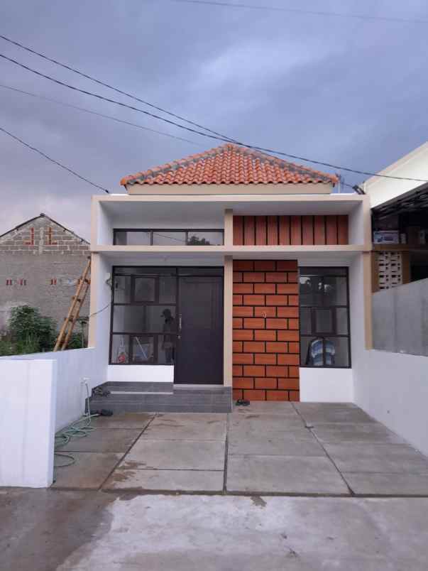 dijual rumah cimanggis