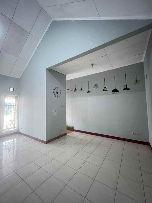 dijual rumah cluster taman sari kota