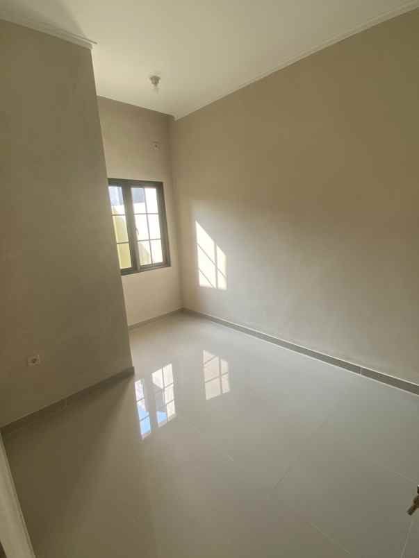 dijual rumah cluster venesia sentul city