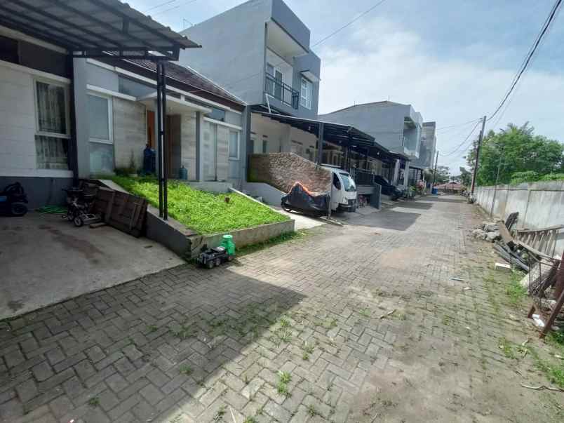 dijual rumah d paradiso residence