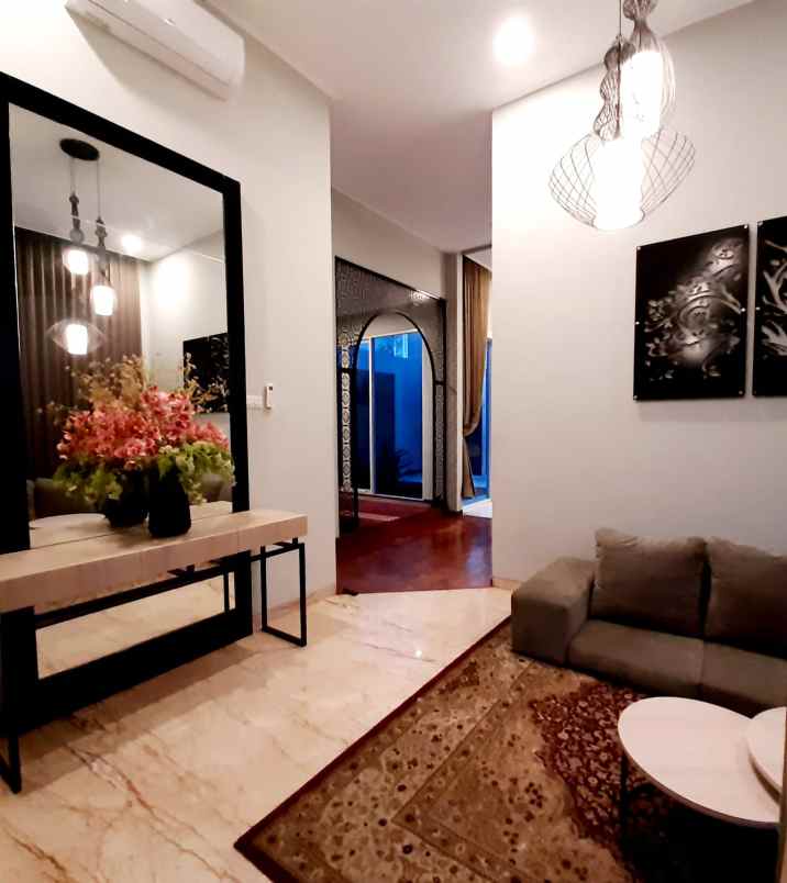 dijual rumah dharmahusada utara