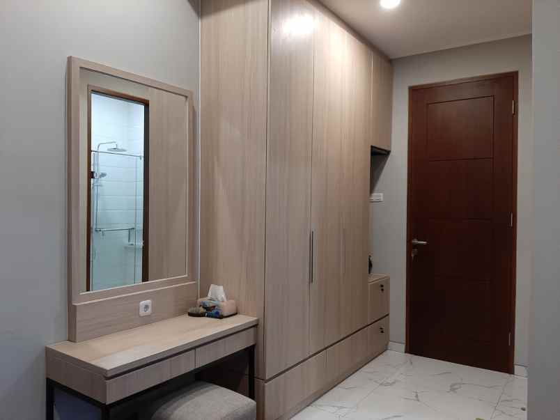 dijual rumah dharmahusada utara