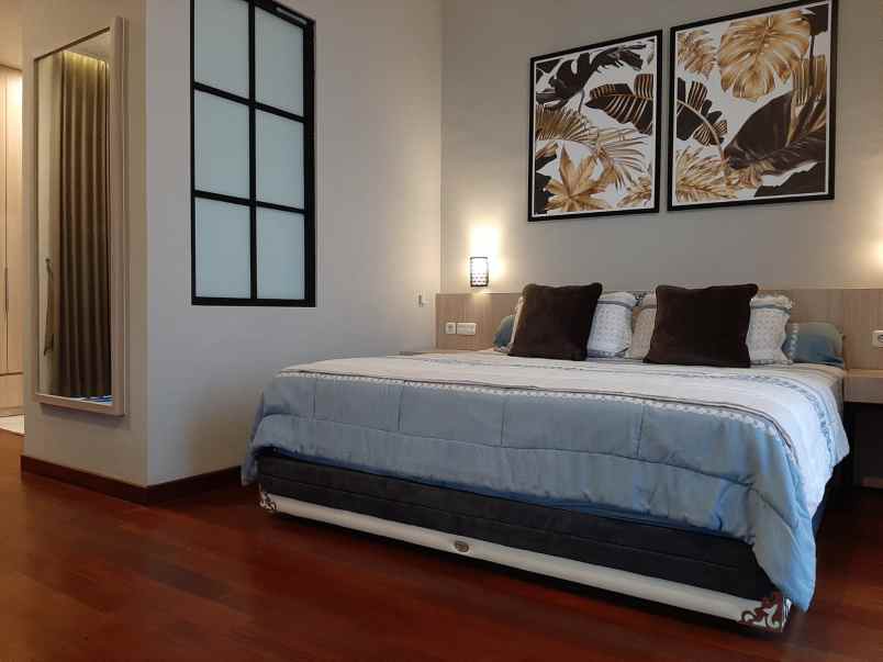 dijual rumah dharmahusada utara