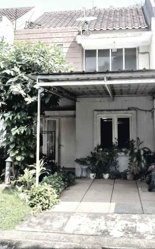 dijual rumah di raffles hills cibubur