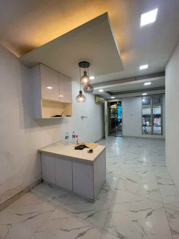 dijual rumah di taman surya 5 cengkareng jakarta barat