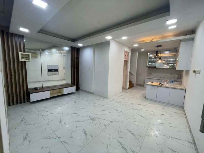 dijual rumah di taman surya 5 cengkareng jakarta barat