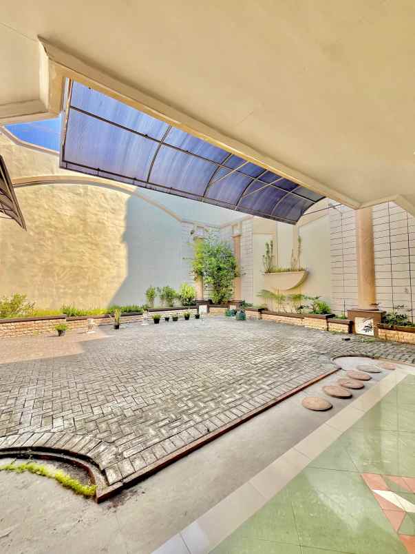 dijual rumah dian istana