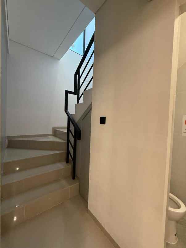 dijual rumah garden avenue