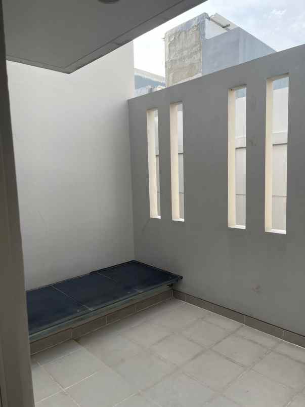 dijual rumah golf island cluster violin