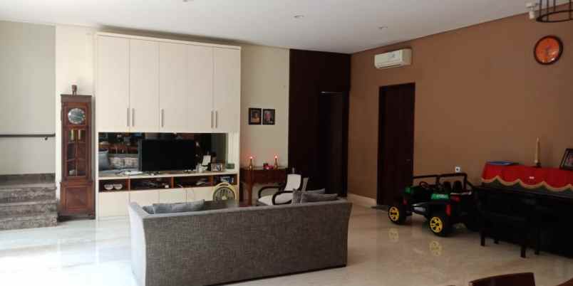 dijual rumah graha natura