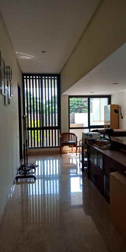 dijual rumah graha natura