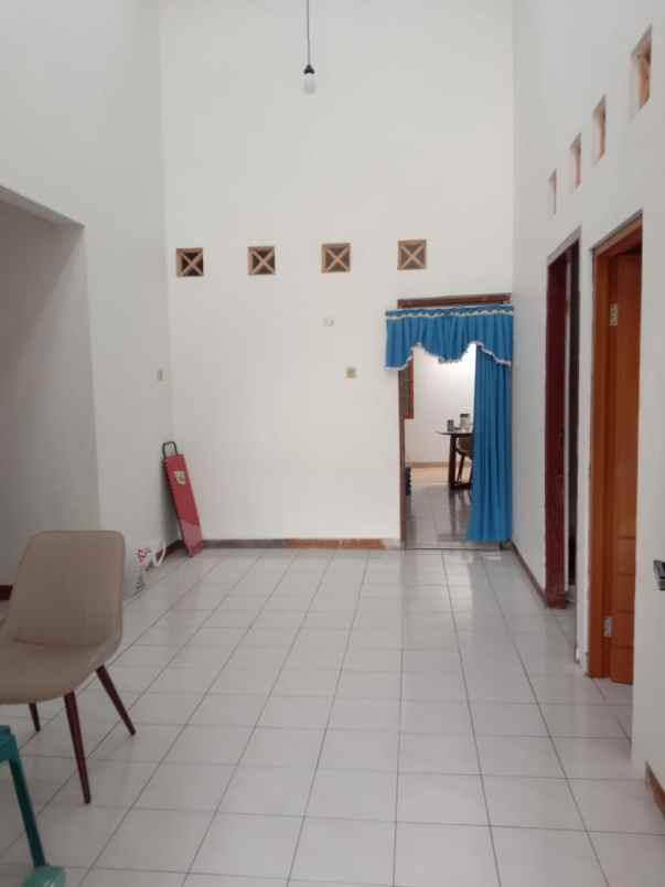 dijual rumah graha taman bunga