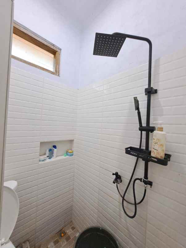 dijual rumah hook 2 lantai tamanalamanda bekasi